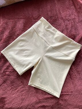 Athleta Ultra High Rise Elation 7” Short in Citron